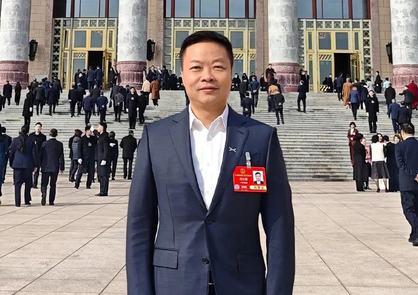 何小鹏两会期间提交四项建议 涉及机器人、无人驾驶及低空交通