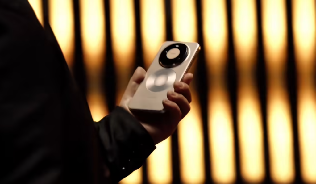 加入Pro Max阵营？华为Mate80系列双环设计引发广大网友吐槽