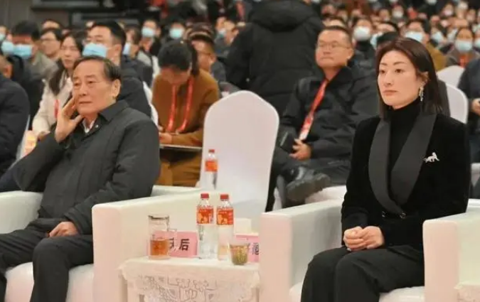 网传宗馥莉发函辞去娃哈哈职务 内部人士称尚在沟通协调