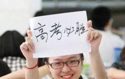 昨夜今晨：微信上线高考查分 字节跳动否认与博通合作开发AI芯片 淘宝支持小米SU7模拟试车