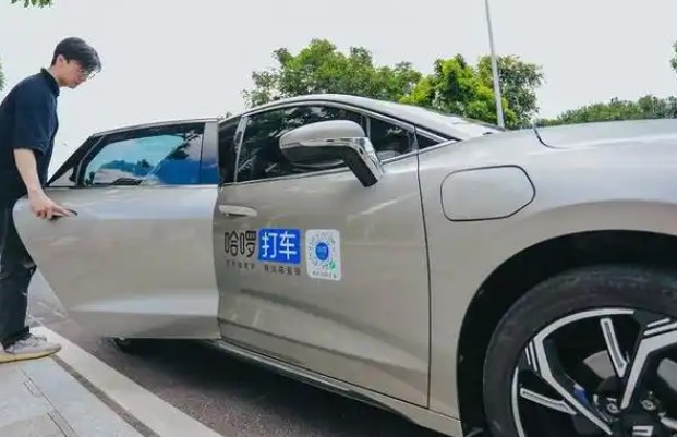 哈啰顺风车司机被曝高速开辅助驾驶后睡觉 平台称将追责