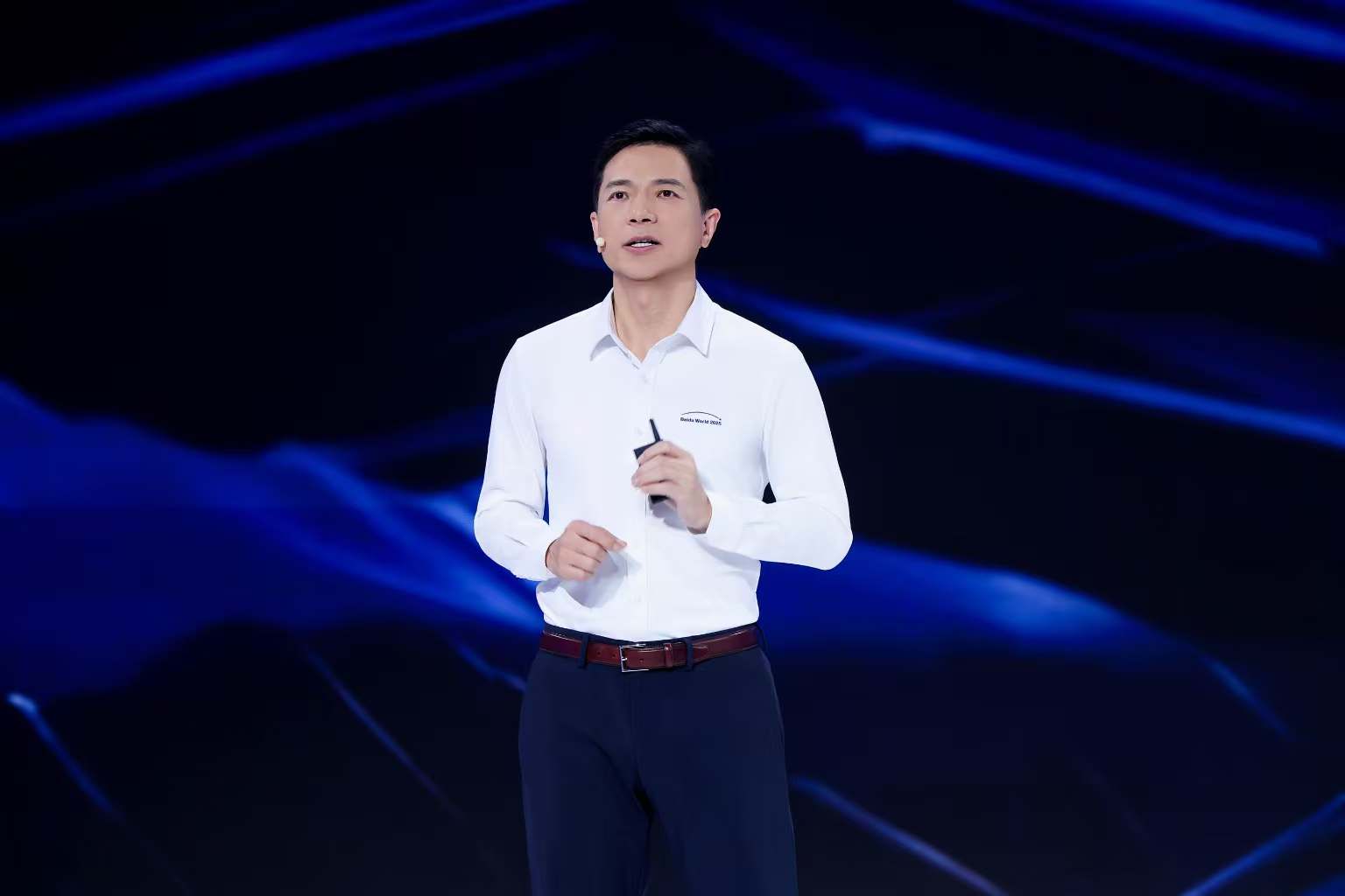 百度发布自我演化超级智能体百度伐谋，李彦宏：能为产业找“全局最优解”