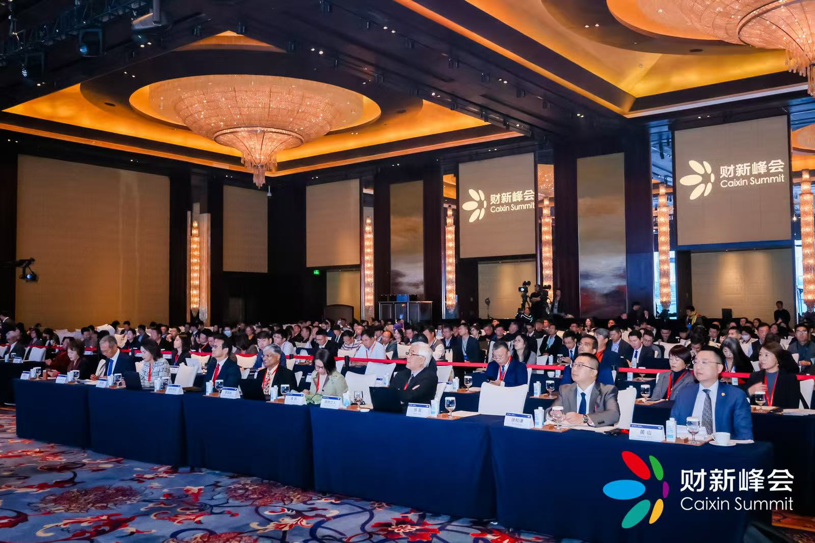 与思考者同行，ThinkPad Aura携手第十六届财新峰会，共探韧性发展新路径