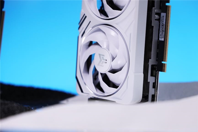 黑科技小钢炮！影驰RTX 5070金属大师OC实测(图11)