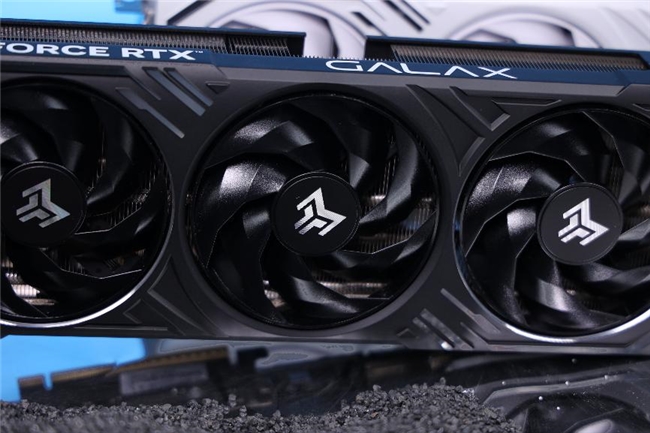 黑科技小钢炮！影驰RTX 5070金属大师OC实测(图5)