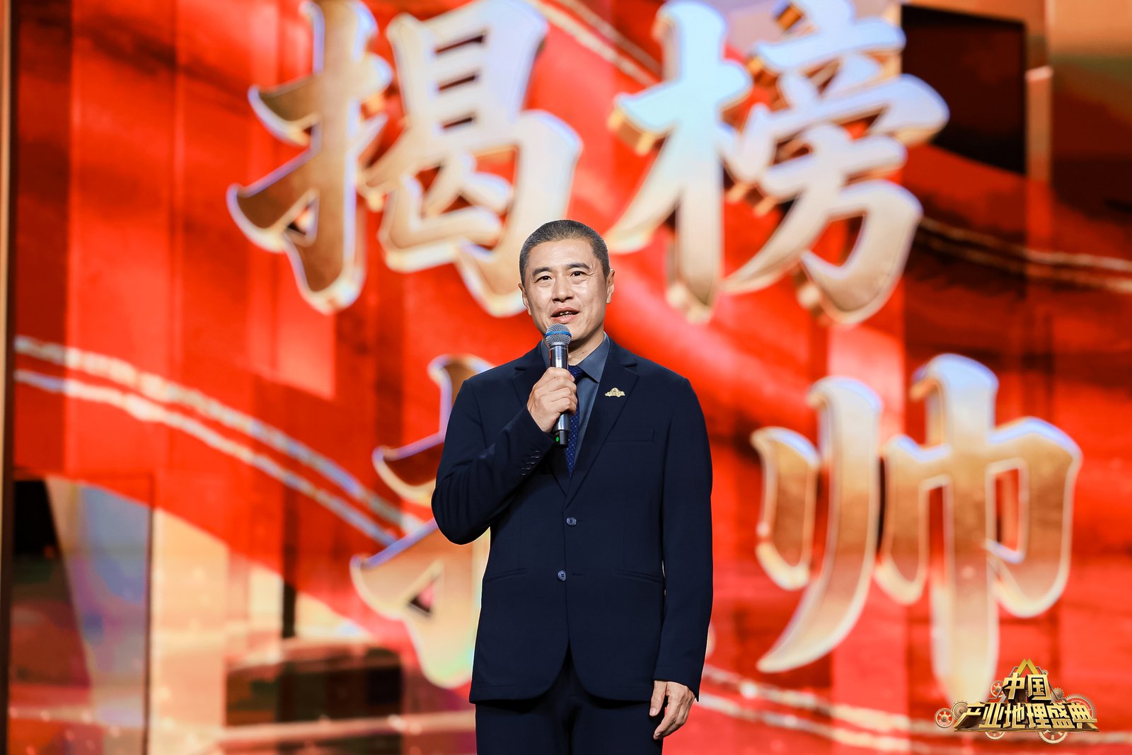石头科技全刚亮相央视盛典：以AI重构清洁，中国智造演绎“韧性生长”
